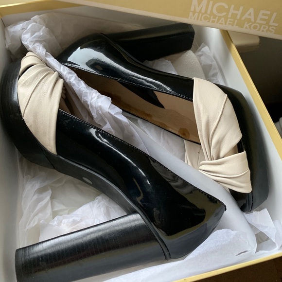 Michael Kors 7.5 platform - Picture 1 of 4